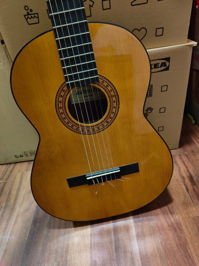 Guitarra Clásica Admira Paloma Fabricada en España