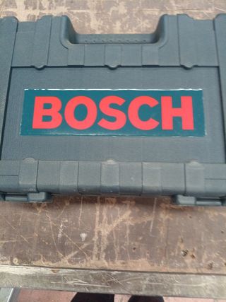 Maletín Bosch Taladro con Cargador y Baterías