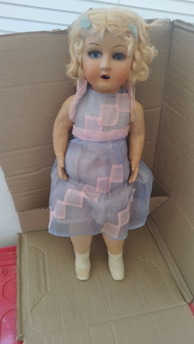 Muñeca antigua cartón piedra