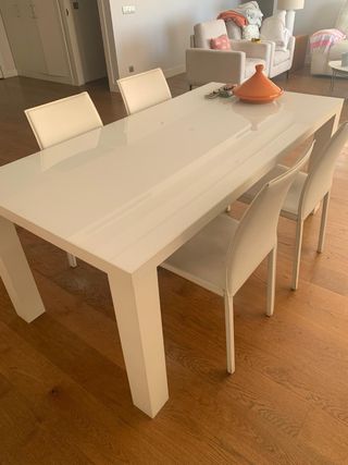 Mesa comedor y 4 sillas Ikea blanca