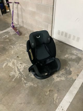 Silla de coche infantil negra