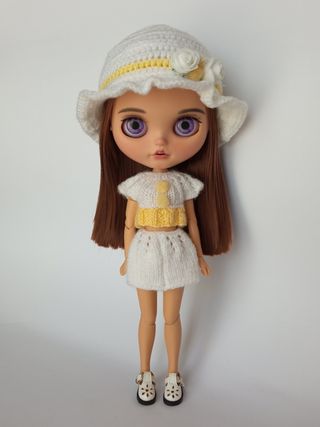Sombrero, jersey y falda blanco y amarillo-Blythe