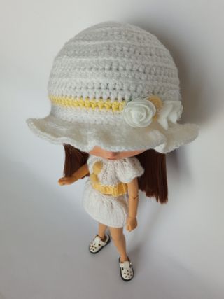 Sombrero, jersey y falda blanco y amarillo-Blythe