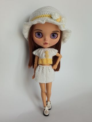 Sombrero, jersey y falda blanco y amarillo-Blythe