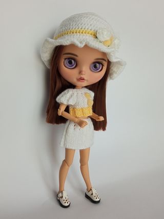 Sombrero, jersey y falda blanco y amarillo-Blythe