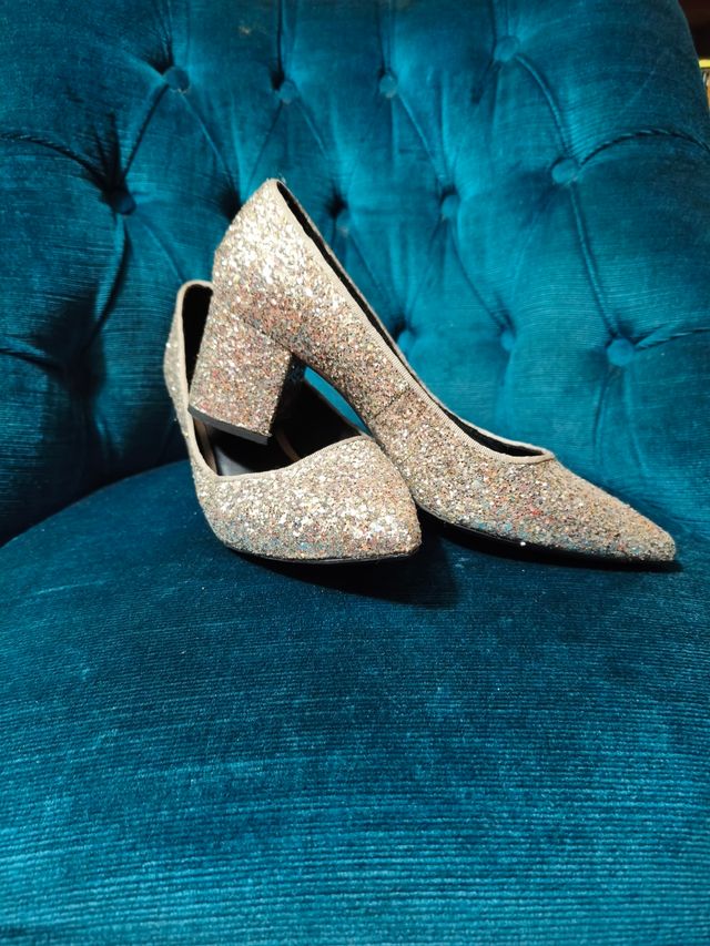 Zapatos de tacón ancho plateados