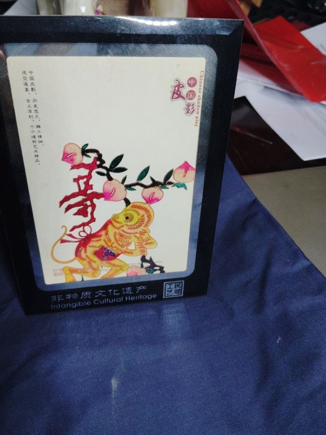 Pittura originale cinese con scimmia e pesche