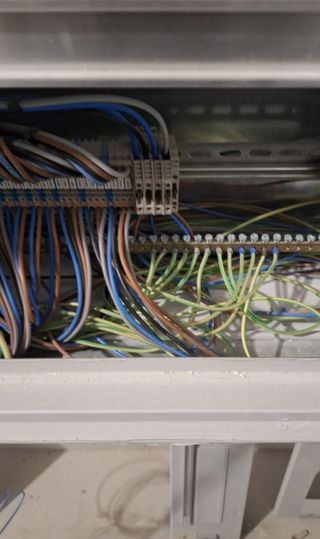 Electricista Profesional económico.