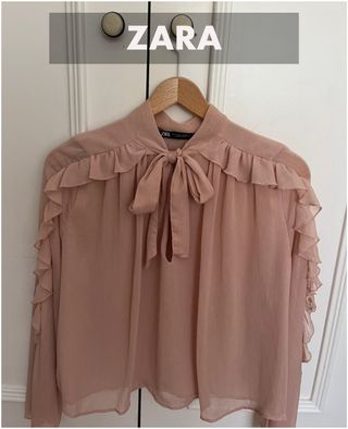 Blusa volantes. Nueva sin estrenar. ZARA. Tejido d