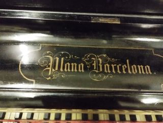 Piano vertical clasico