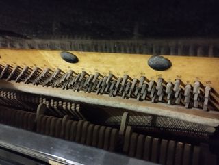 Piano vertical clasico