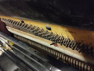 Piano vertical clasico