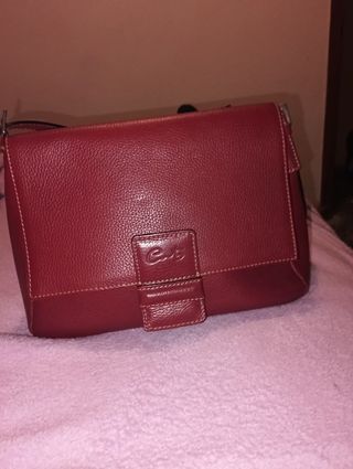 Bolso de piel de la marca Cats