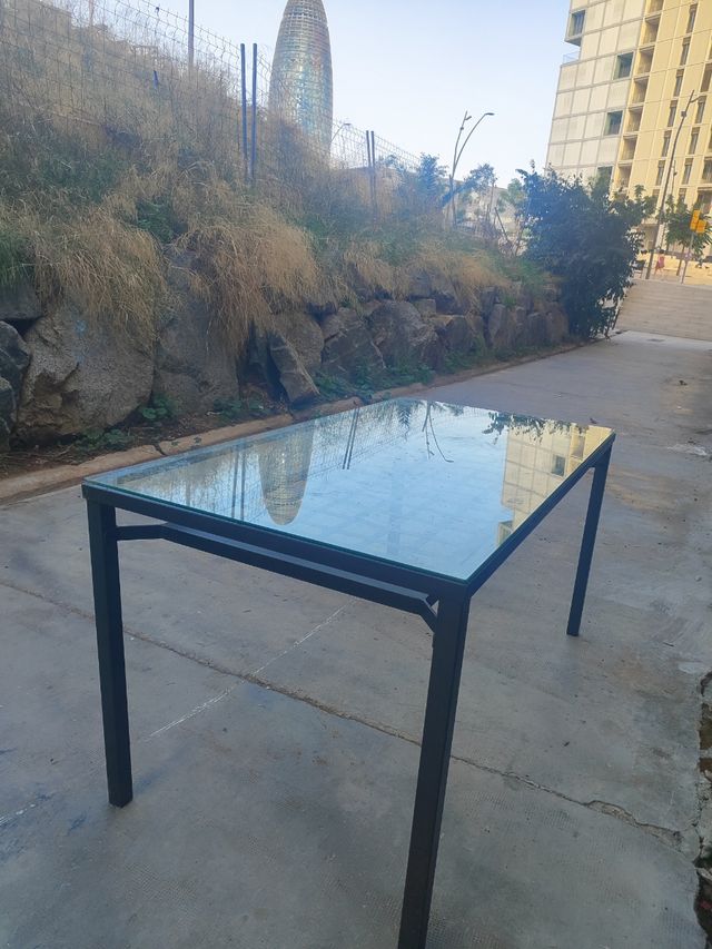 Mesa de comedor cristal y metal