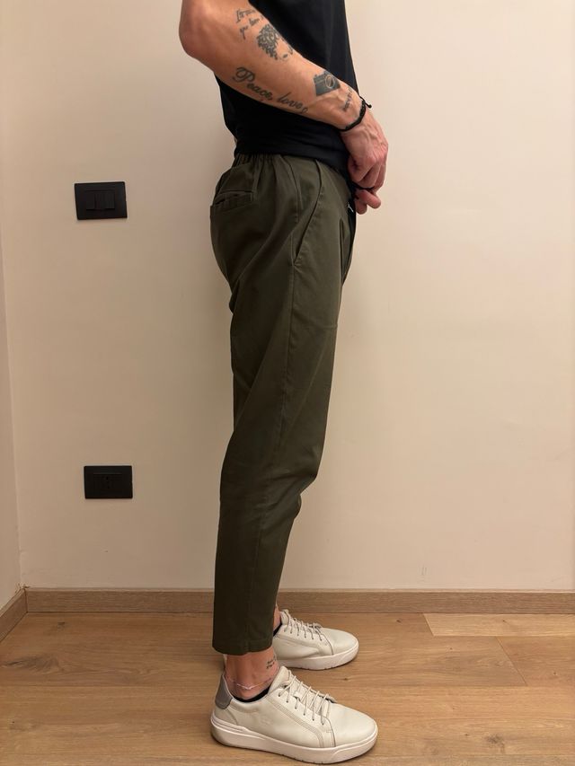 Pantaloni in cotone verde oliva