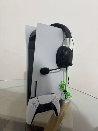 PS5 + Auriculares + Call of Duty MW3 y NBA 2K24