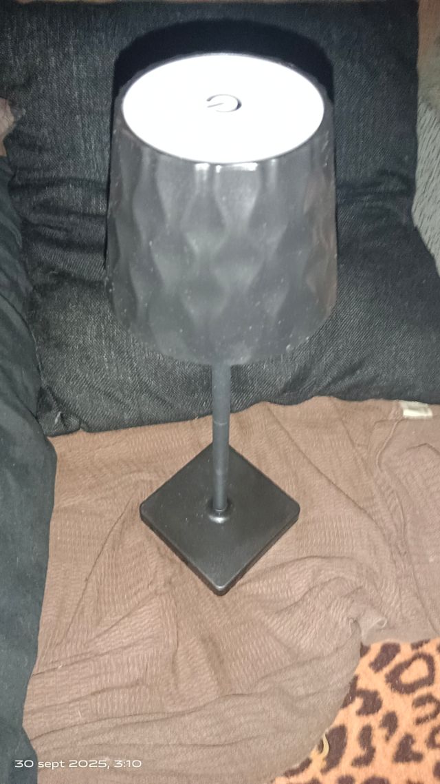 Lámpara LED Recargable Negra