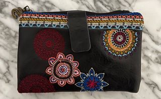 Cartera Desigual Piel Negra Bordados