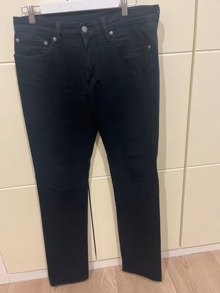 Pantalón Levi's negro. Talla 31/34