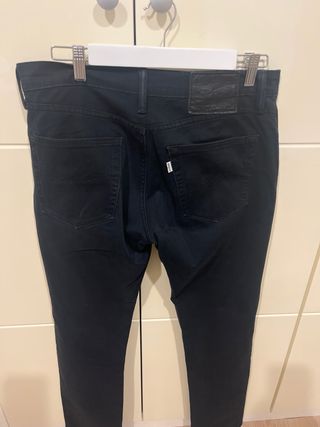 Pantalón Levi's negro. Talla 31/34