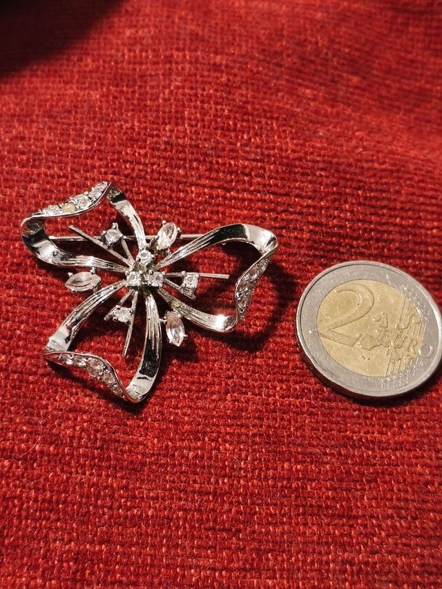 Broche borboleta em prata 925 com strass