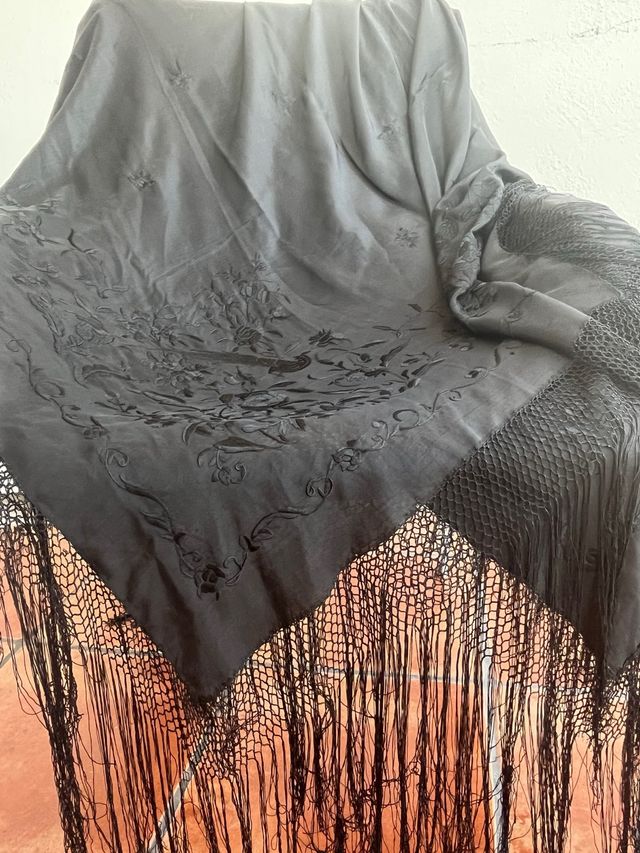 Mantón de Manila Seda Negro con Encaje