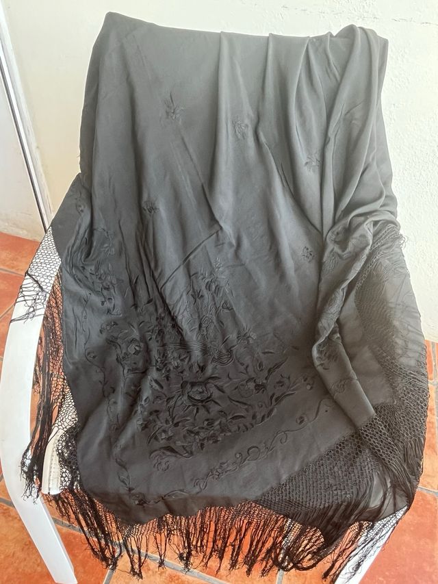 Mantón de Manila Seda Negro con Encaje