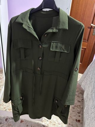 Vestido verde militar con bolsillos