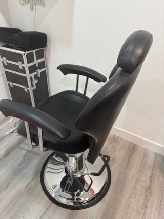 Silla de peluquería reclinable negra