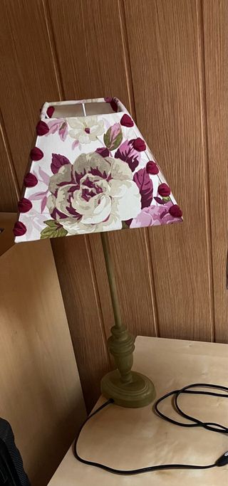 Sofá cama de tela y madera