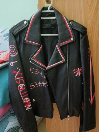 Cazadora polipiel Zara Basic negra