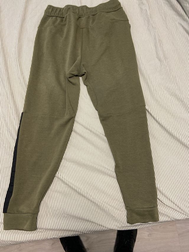 Pantalón chándal verde militar