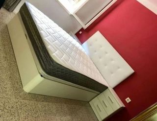 Canape con cabecero y colchones