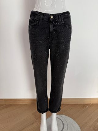 Pantalón negro con pedrería