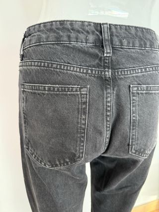 Pantalón negro con pedrería