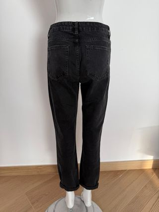 Pantalón negro con pedrería