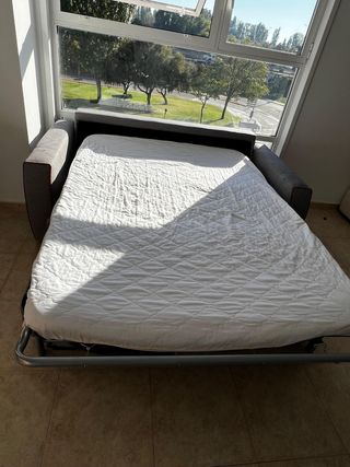 Sofá cama gris de tela