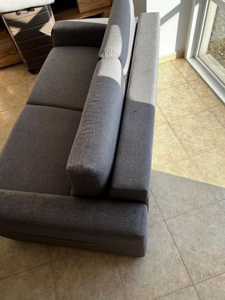 Sofá cama gris de tela