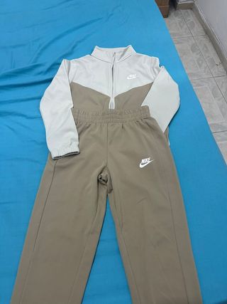 Conjunto Chándal Nike Beige y Blanco de para niño 