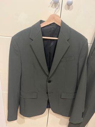 Traje de chaqueta verde Zara chico