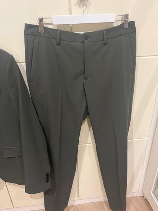 Traje de chaqueta verde Zara chico