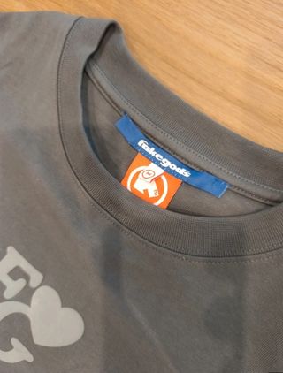 Camiseta Fake Gods gris a estrenar 