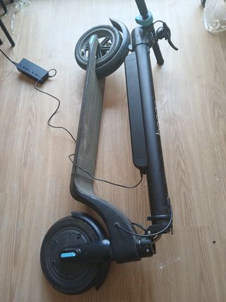 Patinete eléctrico negro