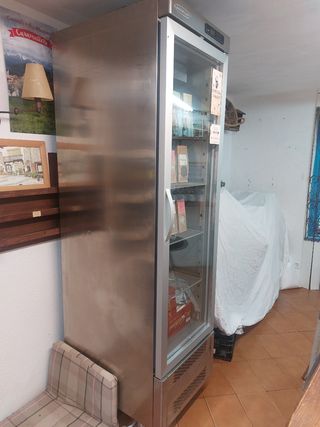 Nevera expositora tienda