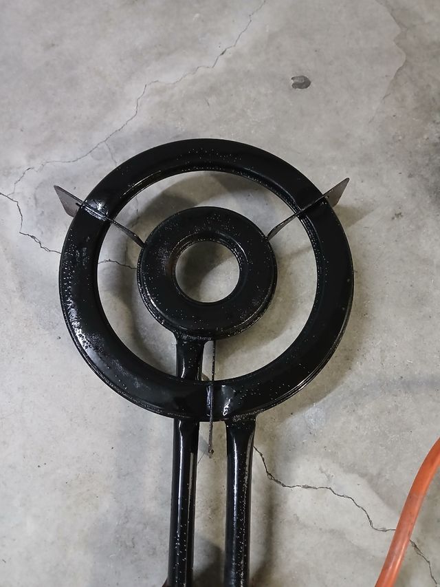 Paellero de metal negro