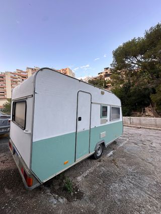 Caravana Knaus 750kg con placa solar