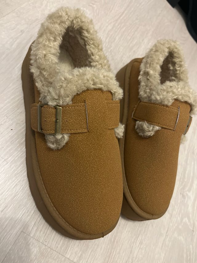 Zapatillas borrego beige y marrón