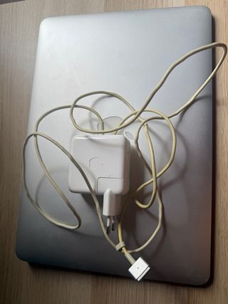 Macbook Air 2017 Plata con Cargador