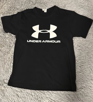 Camiseta Under Armour Negra Logo Blanco