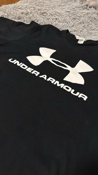 Camiseta Under Armour Negra Logo Blanco